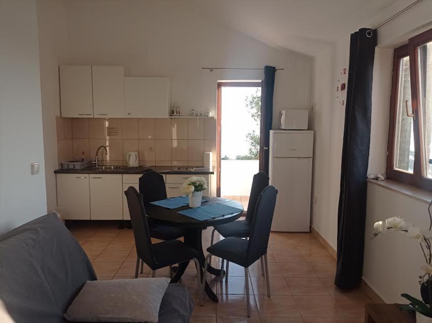 Apartmani Zdenka Savar-Maslina Eksteriør bilde