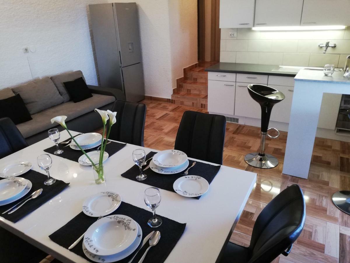 Apartmani Zdenka Savar-Maslina Eksteriør bilde