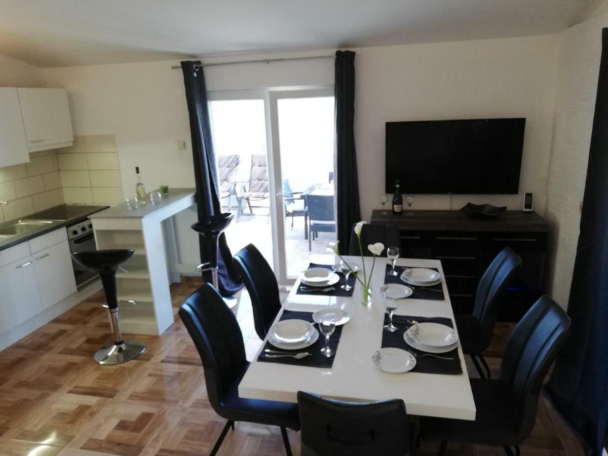 Apartmani Zdenka Savar-Maslina Eksteriør bilde
