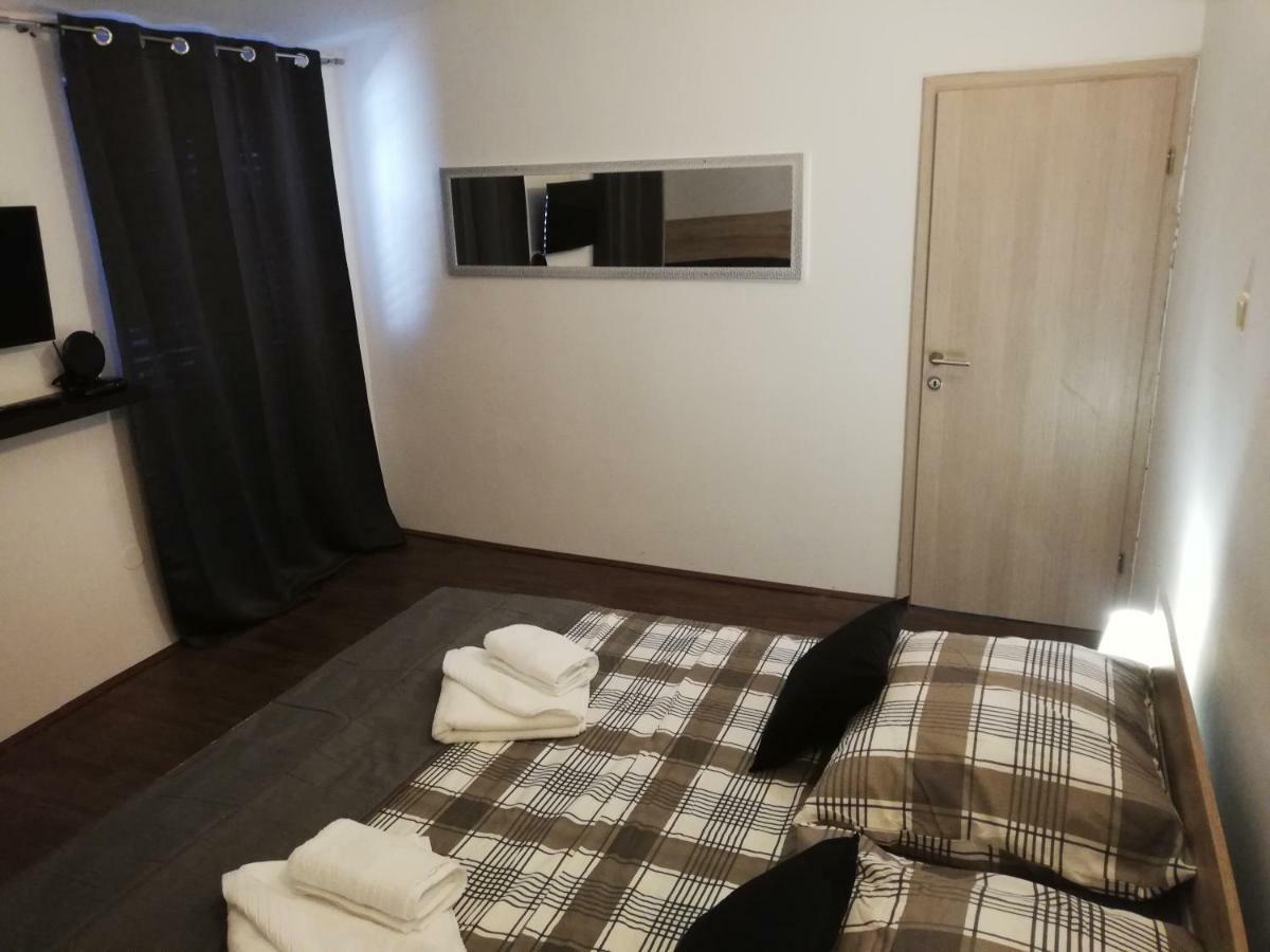 Apartmani Zdenka Savar-Maslina Eksteriør bilde
