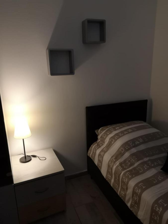 Apartmani Zdenka Savar-Maslina Eksteriør bilde