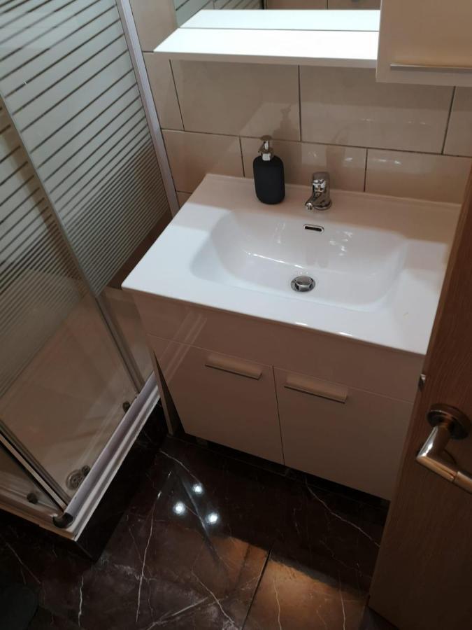 Apartmani Zdenka Savar-Maslina Eksteriør bilde