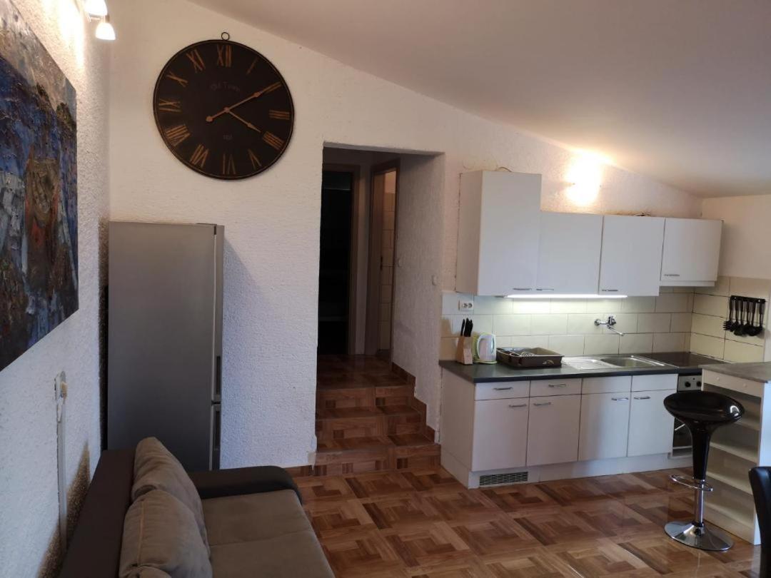 Apartmani Zdenka Savar-Maslina Eksteriør bilde